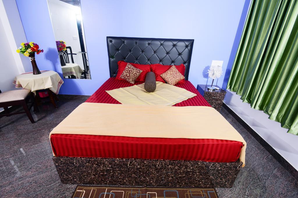 Beersheba Three Bed Room A/C Apartments Тривандрум Экстерьер фото